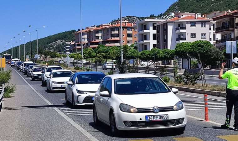 Muğla'da bayram hareketliliği! Kilometrelerce araç kuyruğu oluştu