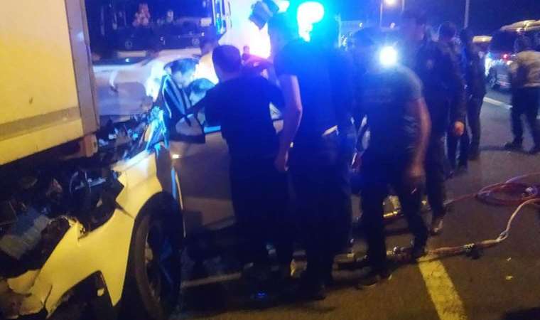 Çankırı'da otomobil, TIR'a çarptı: 3 ölü, 4 yaralı