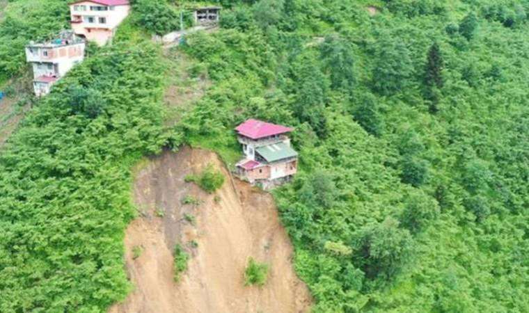 Trabzon'da heyelan: 3 ev boşaltıldı