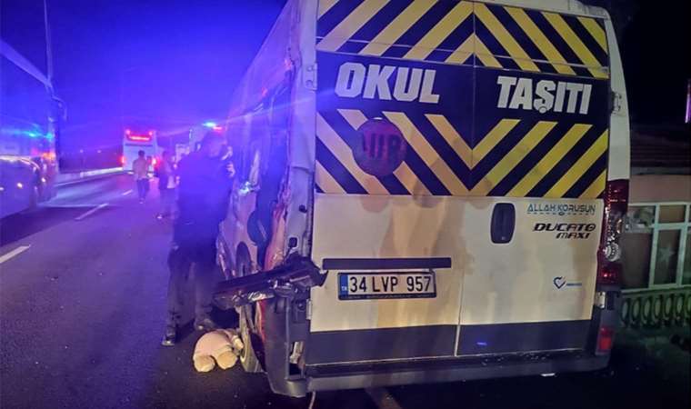 Katliam gibi kaza... Minibüs ile TIR çarpıştı: 3 ölü, 16 yaralı!
