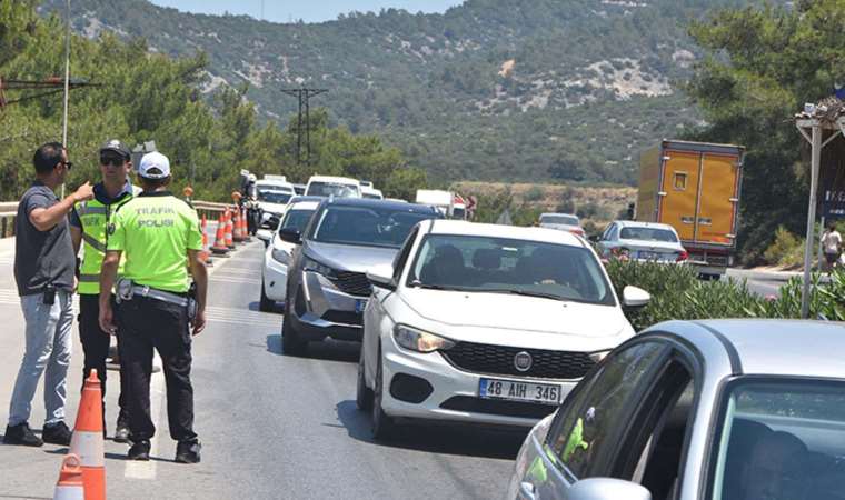 Bodrum'da bayram yoğunluğu: 48 saatte 35 binden fazla araç giriş yaptı!