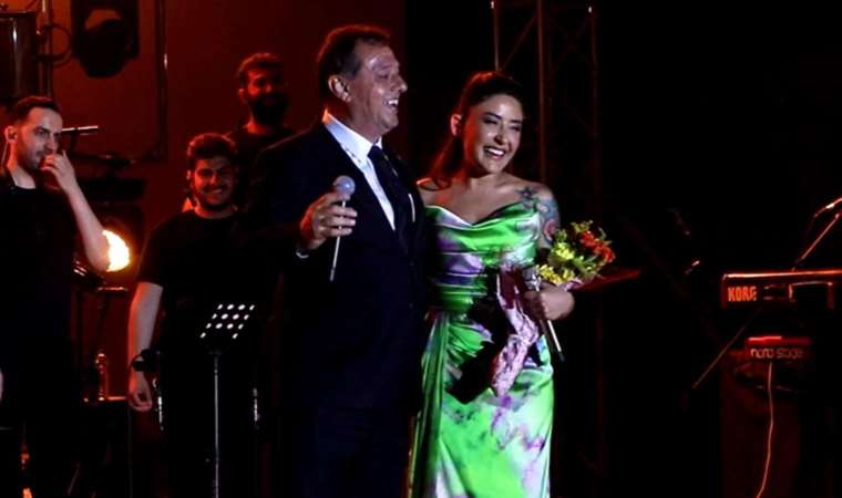 Melek Mosso'dan, sarılmak isteyen başkana: 'Sonra sıkıntı olmasın'