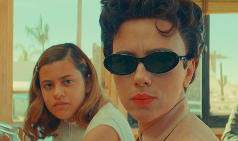 Rengarenk, kozmik ve melankolik: Asteroit Şehir