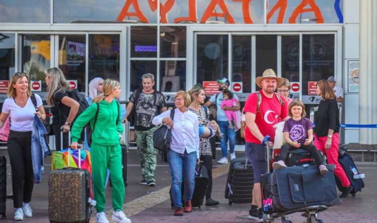 Antalya'ya hava yoluyla gelen turist sayısı 5 milyonu aştı