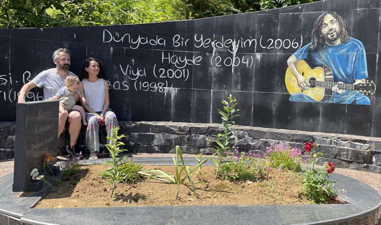 Sanatçı Kazım Koyuncu vefatının 18. yılında Artvin'deki mezarı başında anıldı