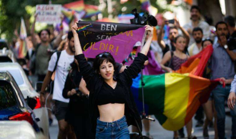 21. İstanbul LGBTİ+ Onur Yürüyüşü'ne müdahale: Boyun eğmeyeceğiz