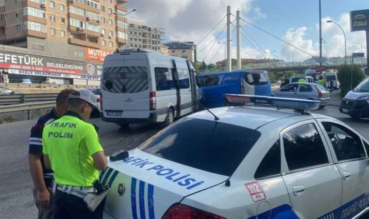 İşçi servisi ile kargo midibüsü çarpıştı: 4 yaralı