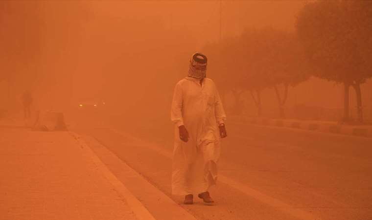 İran'da toz fırtınası: Yüzlerce kişi hastaneye kaldırıldı