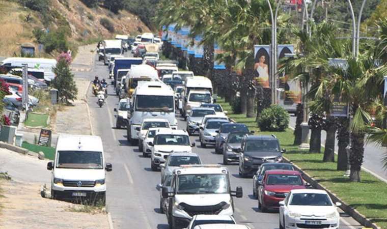 İzmir'de bayram yoğunluğu: 280 bin 713 araç girişi!