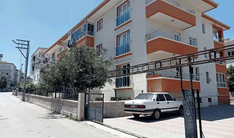 Annesini öldüren şahıs eve çarşaf giyerek balkondan girmiş