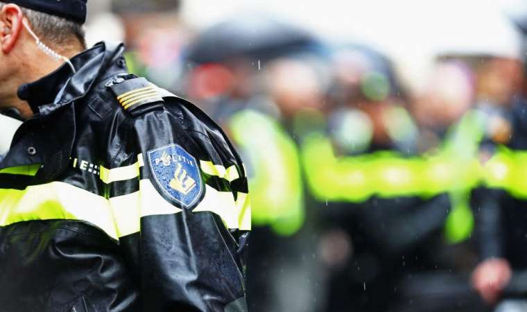 Hollanda’da Bakan Yeşilgöz’den yeni kıyafet genelgesi: Üniformalı polislerin başörtüsü takması yasaklandı