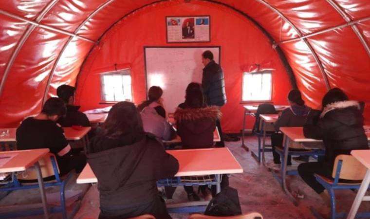 Eğitim-İş depremin vurduğu illeri analiz etti: 2.4 milyon öğrenci nerede?
