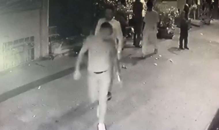 Beyoğlu'nda 'yan bakma' kavgası: Defalarca bıçakladı!