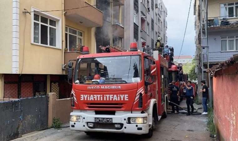 Pendik’te bayram günü korkutan yangın: Mahsur kalanlar kurtarıldı