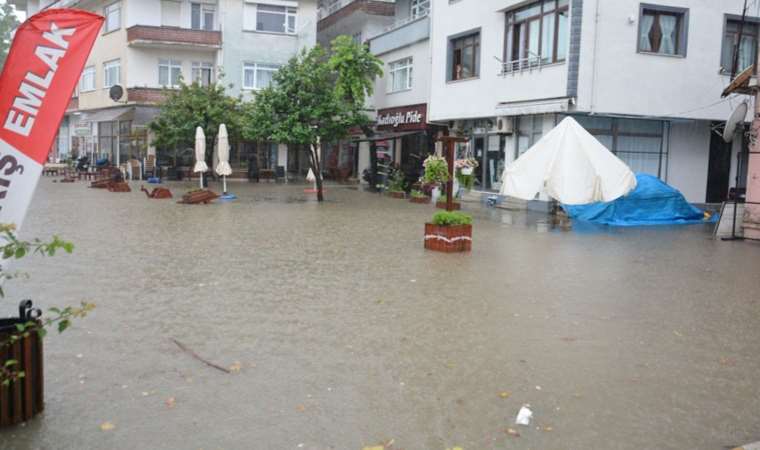 Düzce'yi sağanak vurdu: Yollar su altında kaldı!