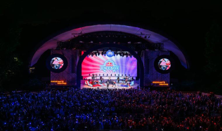 Red Bull Jukebox sahnesinde sadece dinlemiyor, yönlendiriyorsunuz