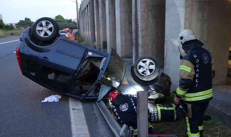 TEM'de facia teğet geçti: Alkollü sürücünün kullandığı otomobil bariyere çarpıp takla attı