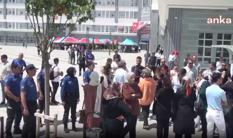 Bayramlaşma törenine katılmak istediler, gözaltına alındılar