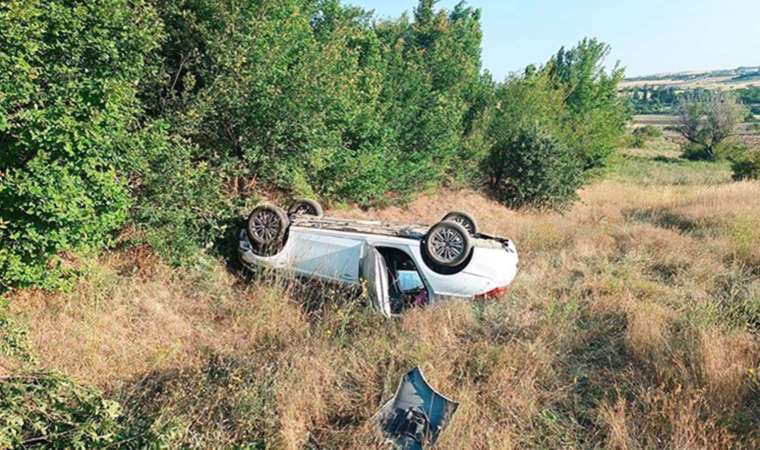 Otomobil tarlaya uçtu: 4 kişi yaralandı!