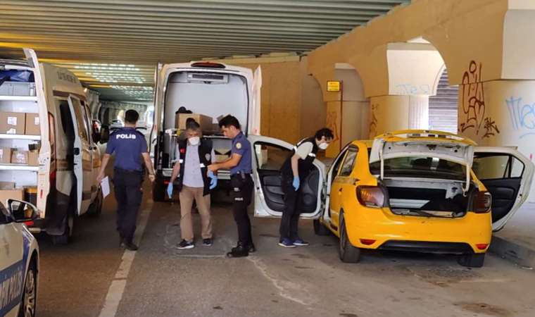 Zeytinburnu'nda şoför takside ölü bulundu