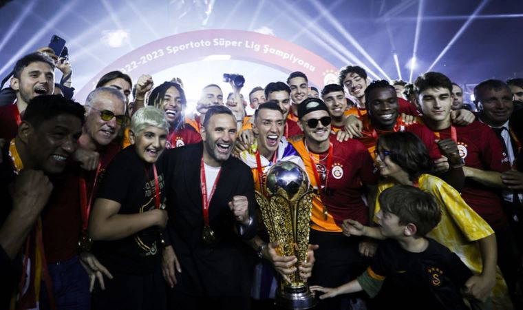 Süper Lig'de 23. kez şampiyon Galatasaray kupasına kavuştu