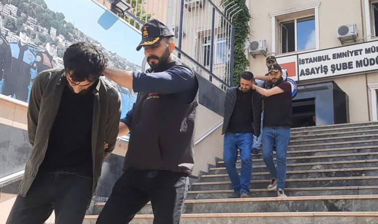 Fatih'te otomobilde bulunan cesetle ilgili 5 gözaltı