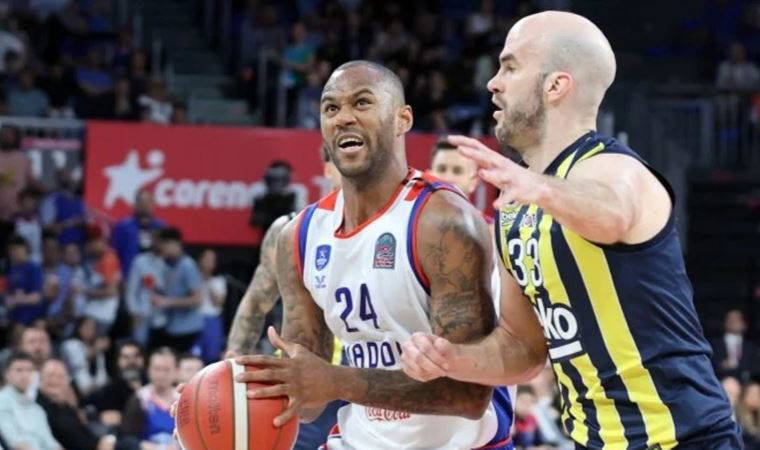 Anadolu Efes, seride öne geçti!