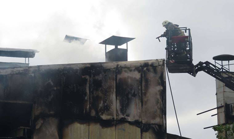 Ümraniye'de sanayi sitesinde yangın