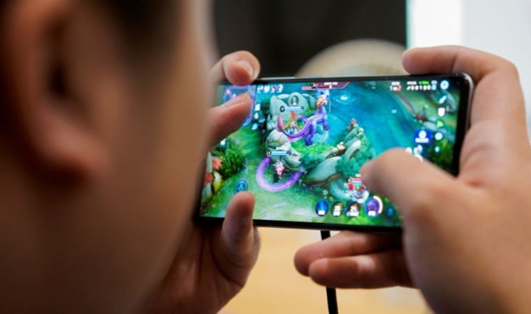 Oyun bağımlısı çocuk ailesinin parasını bitirdi