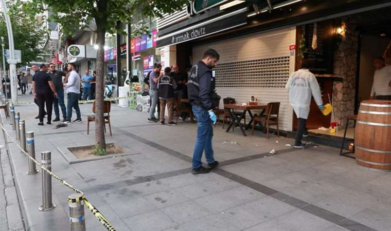 Zeytinburnu'nda kafeye silahlı saldırı: 2'si yoldan geçen 3 kişi yaralandı