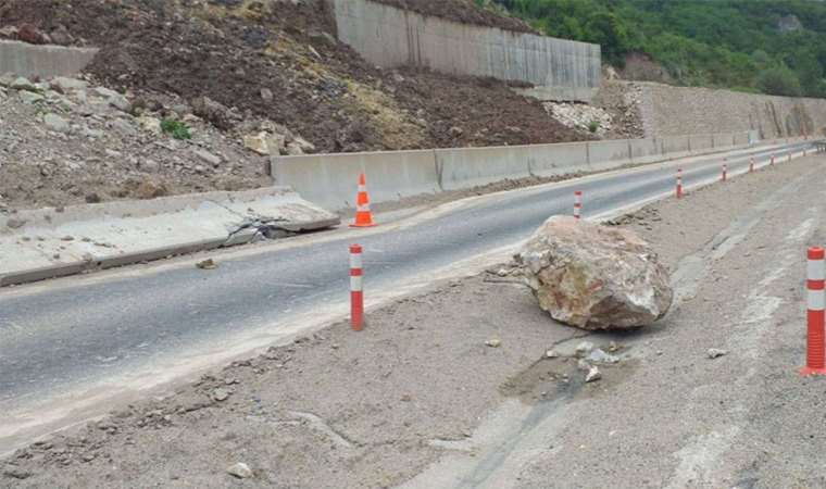 Bolu’da heyelan: Ankara-Zonguldak istikameti tek yönlü trafiğe kapatıldı