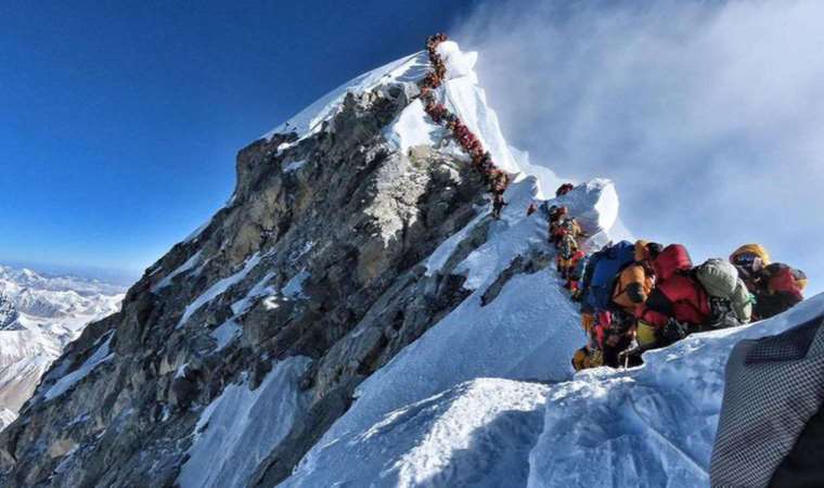 Everest Dağı'ndaki dağcı ölümleri son yılların en yüksek seviyesine ulaştı