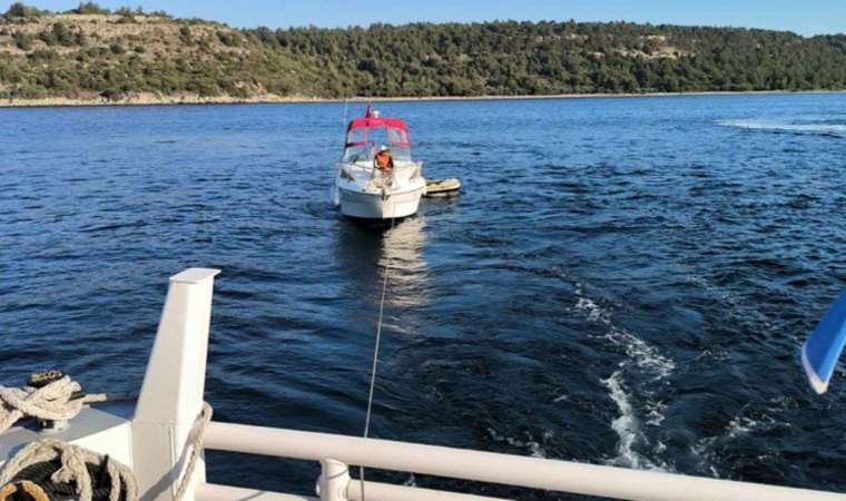 Çanakkale Boğazı'nda arızalanan tekne kurtarıldı (01 Temmuz 2023)