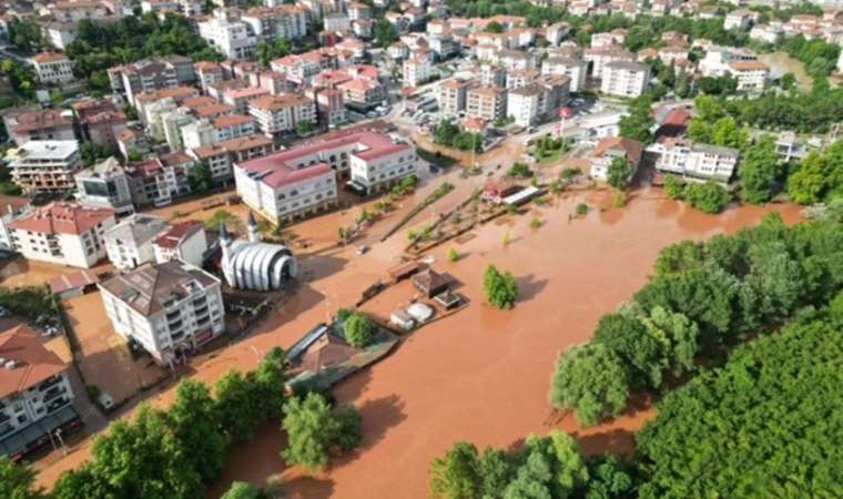 Yine aynı manzaralar! Karadeniz'i sel vurdu