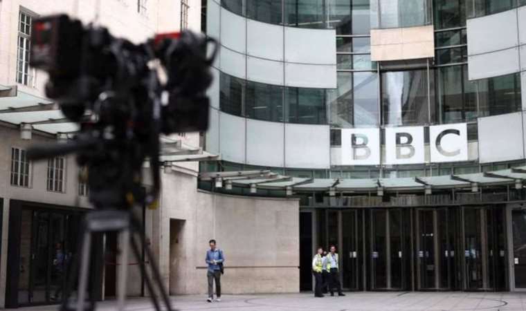 BBC, iddiaların ardından 'bir erkek çalışanını' görevden uzaklaştırdı
