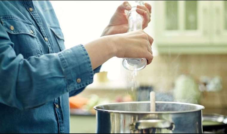 Kalp hastalarına yaz mevsimi önerisi... 'tuz kısıtlaması biraz gevşetilebilir'