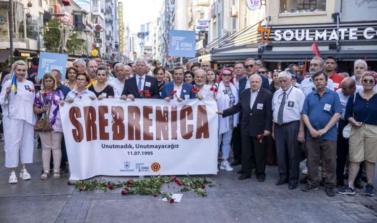 Srebrenitsa kurbanlarına Konak’ta hüzünlü anma