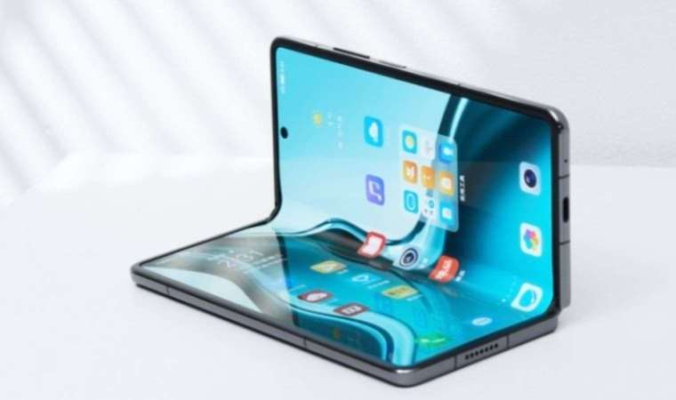 Honor yeni katlanabilir telefonu Magic V2'yi tanıttı