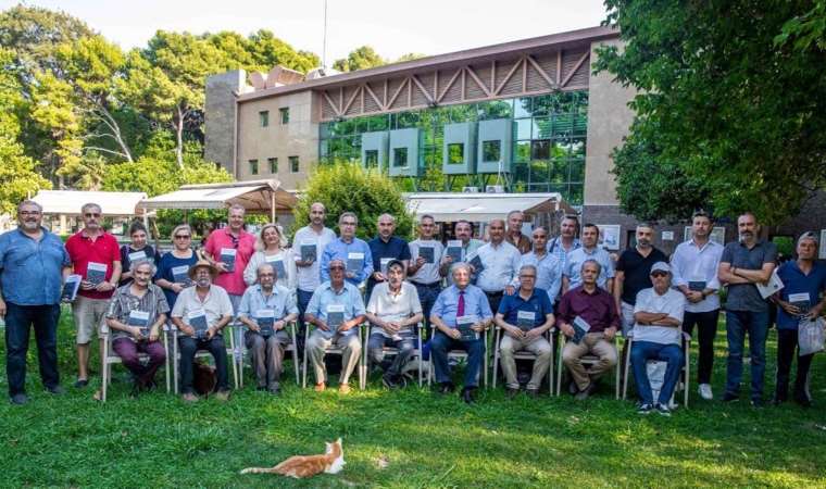 İzmirli gazeteciler depremzede ve savaş mağduru çocuklar için yazdı