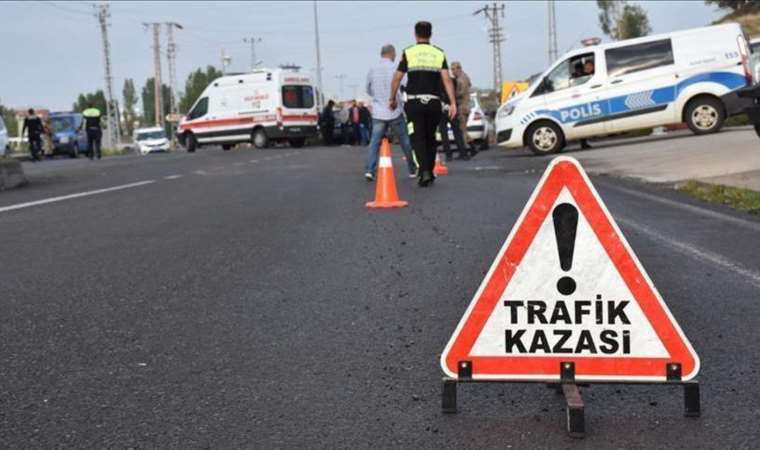 Amasya'da otomobil bariyere çıktı: Aynı aileden 4 kişi yaralandı!