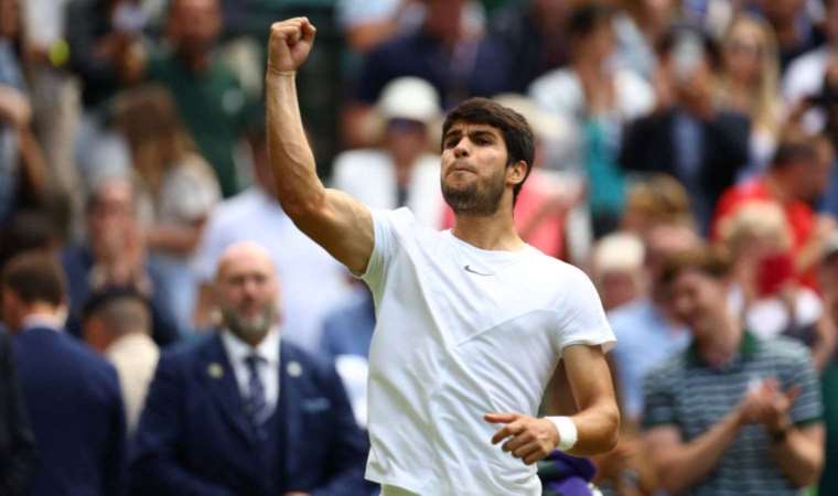 Wimbledon'da Medvedev'i eleyen Alcaraz, Djokovic'in finaldeki rakibi oldu