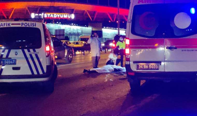 Kağıthane'de feci kaza: Arıza yapan otomobile çarpan motosiklet sürücüsü öldü