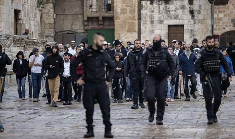 Batı Şeria'da gerginlik: Yahudi yerleşimciler, ev ve araçlara saldırdı