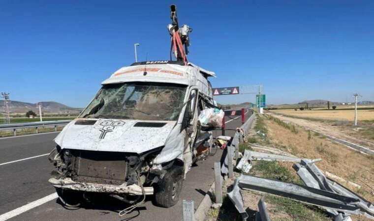 Nevşehir'de tarım işçilerini taşıyan minibüs devrildi: 24 yaralı
