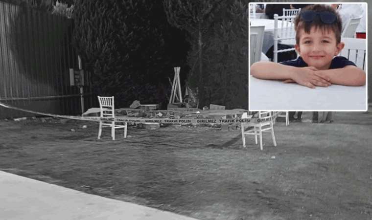 Düğün salonundaki dekorun altında kalan 5 yaşındaki çocuk öldü