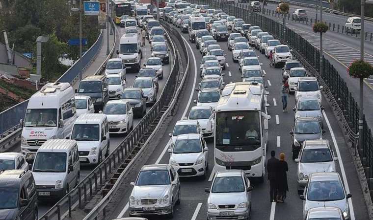 Litresine 6 lira zam geldi: İşte daha az yakıt harcamanın dokuz kolay yolu!