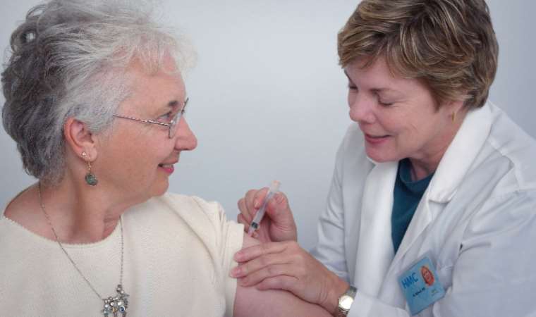 Kadınlar kendilerine bakarak menopoz yaşını uzatabilir