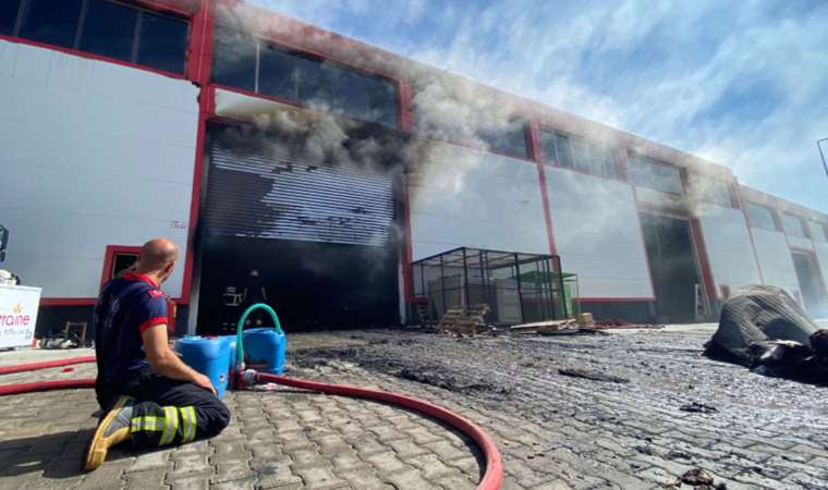 Diyarbakır'da gıda imalathanesinde yangın! Tam 10 milyon liralık zarar oluştu...