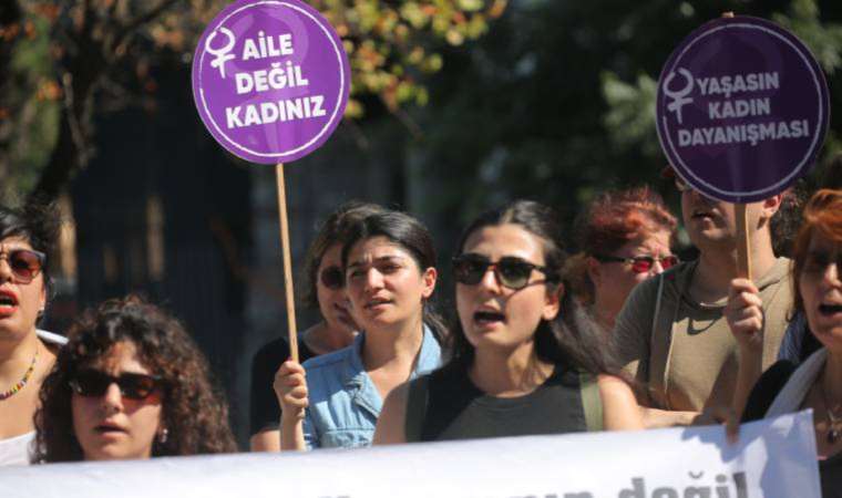 Kadınlar laik eğitim istedi