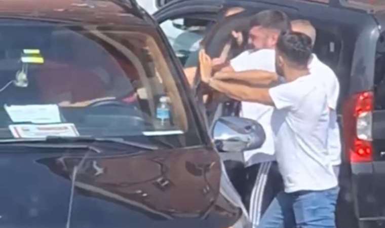 Metris Cezaevi önünde araç sürücüsüne saldırdılar